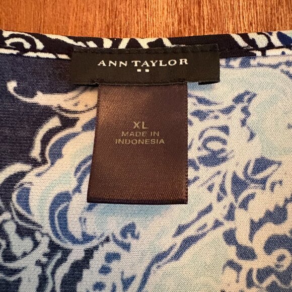 Ann Taylor - S/S Keyhole Neckline Pullover –XL - Navy with Turquoise/White print - Picture 3 of 4